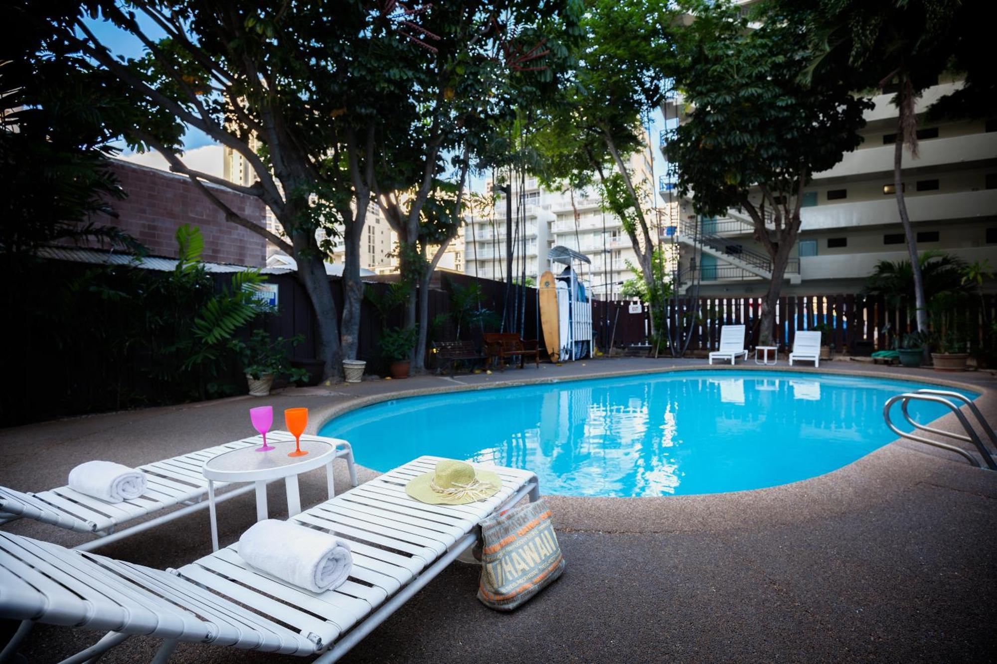 Castle At Waikiki Grand Hotel 2*